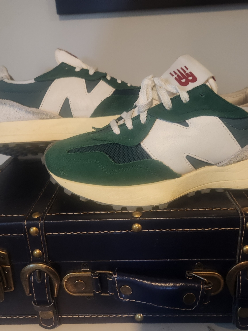 *LIKE NEW* New Balance 327 Green, White & Cream Retro Sneaker